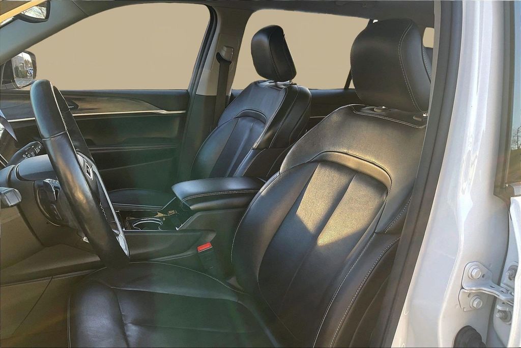 JeepGrand Cherokee L21