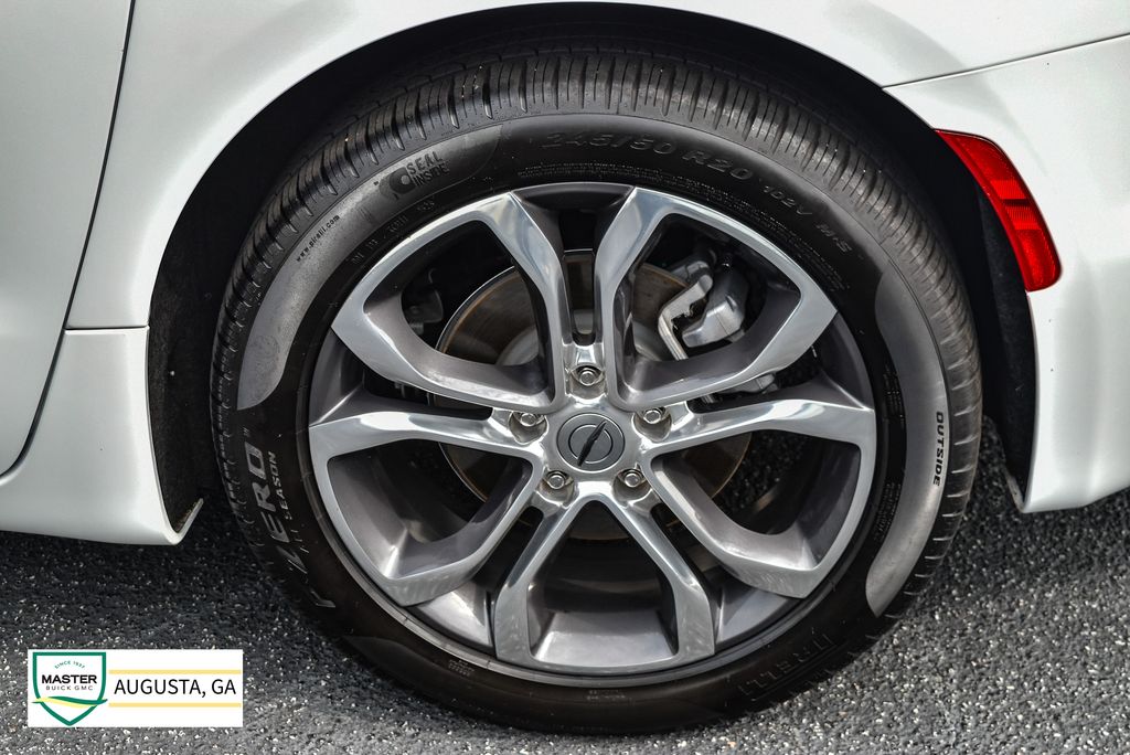 Used 2025 Chrysler Pacifica Van