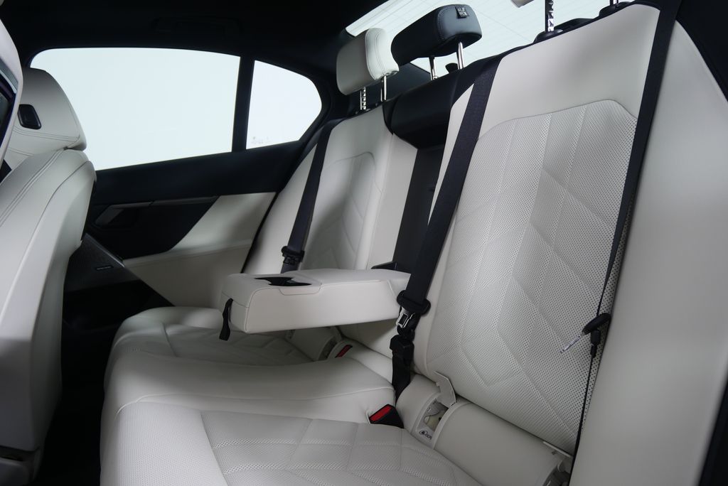 Thumbnail: 2026 BMW 5 Series - 15