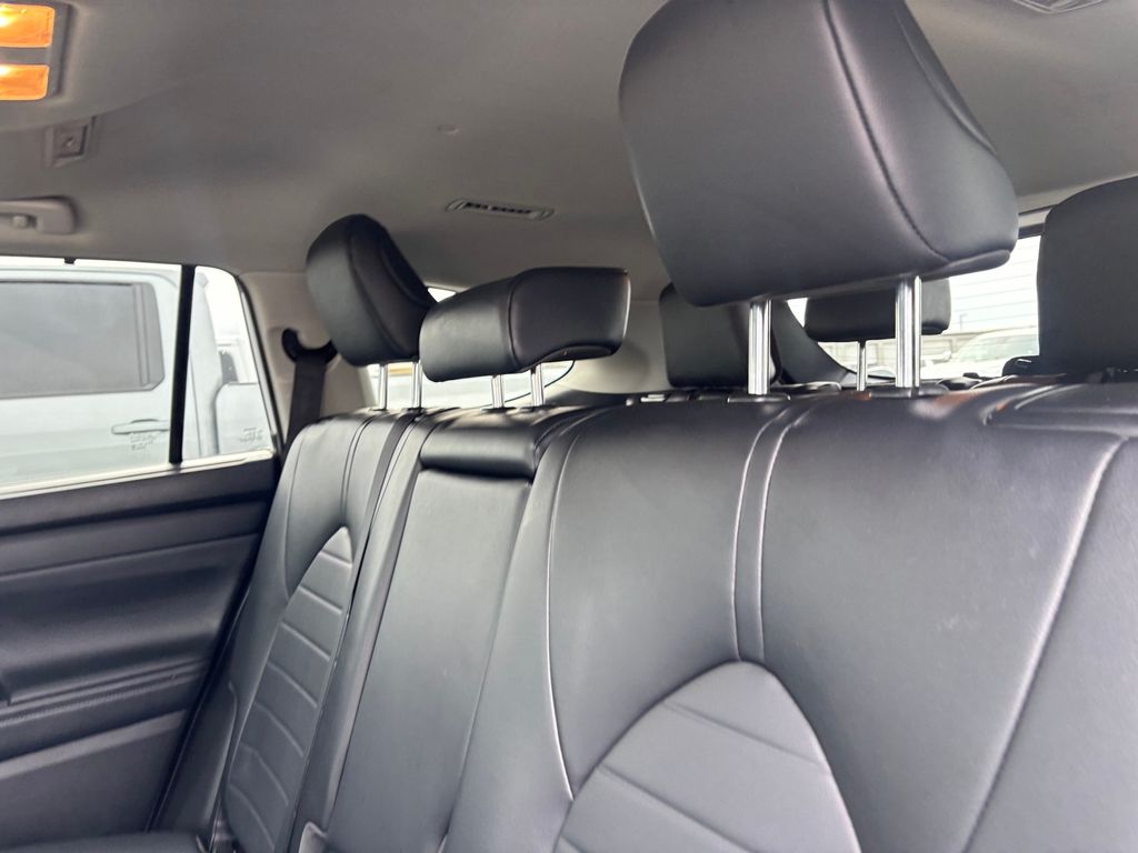 Used Car 2022 Toyota Highlander  Xle For Sale Under $30,000 In Austin, Texas