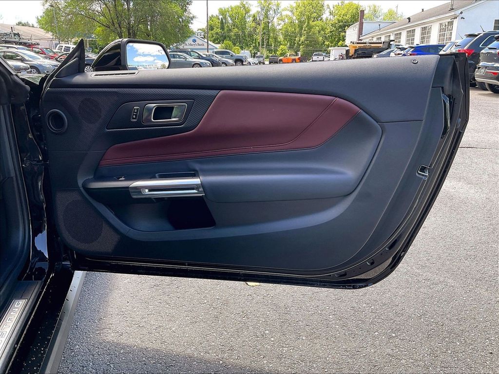 2025 Ford Mustang — photo 26