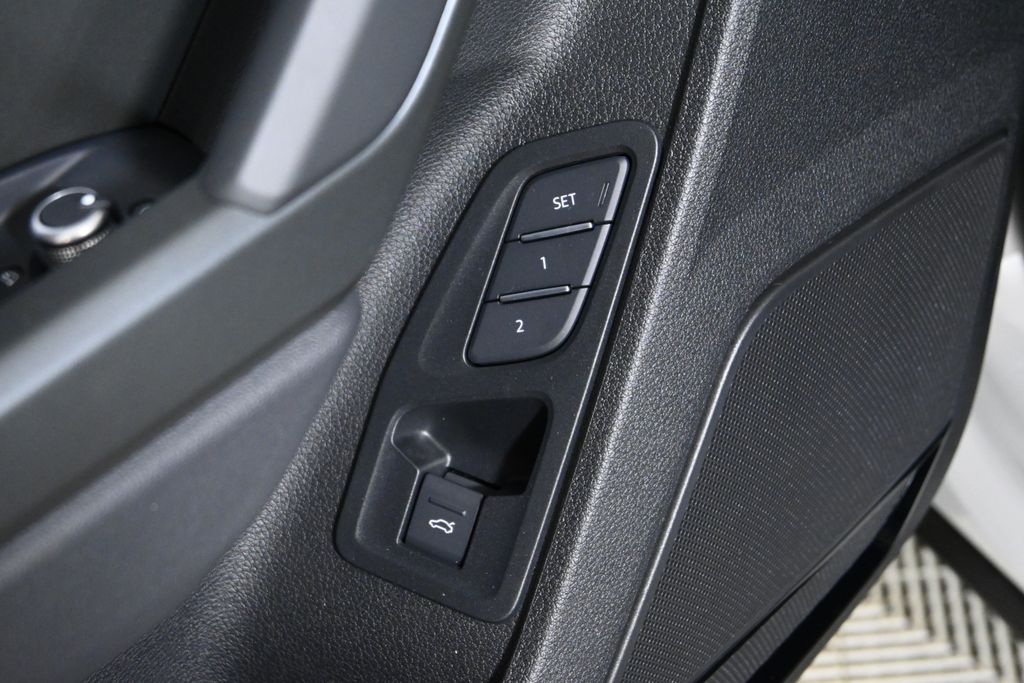 Thumbnail: 2025 Audi Q3 - 24