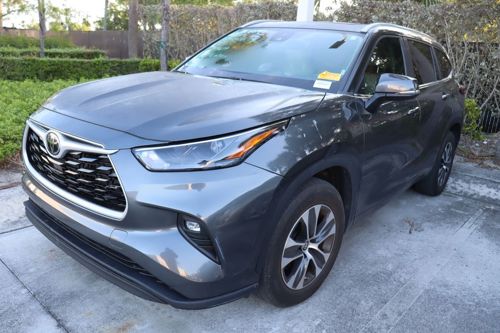 2023 Toyota Highlander XLE 2