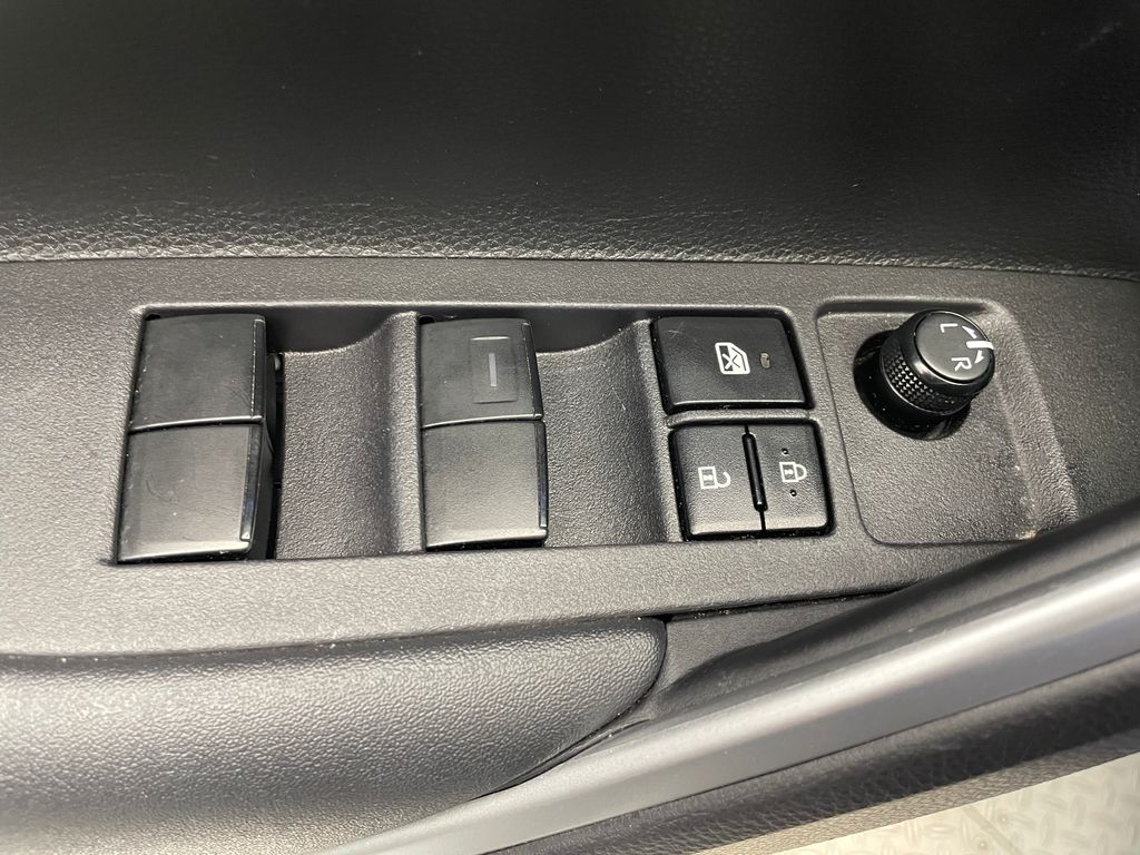 2024 Toyota Corolla Cross XLE 10
