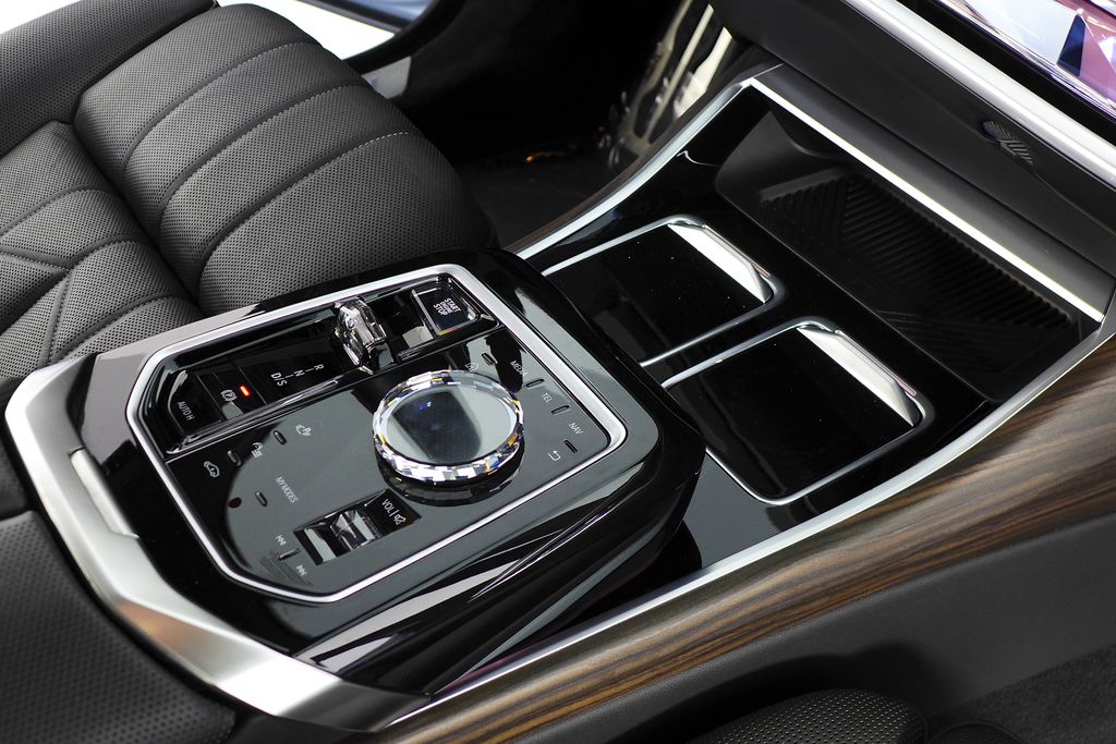 Thumbnail: 2024 BMW 7 Series - 15