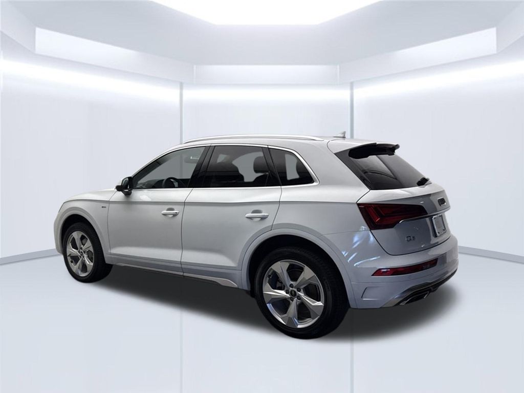 Thumbnail: 2023 Audi Q5 - 4