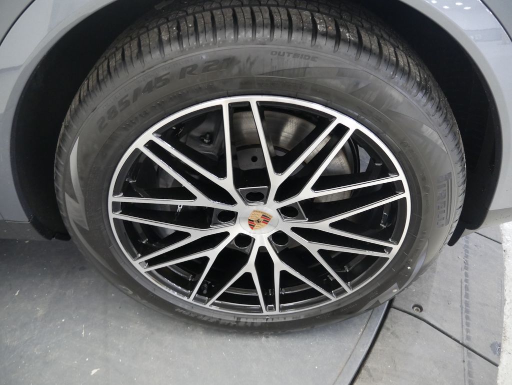 Thumbnail: 2026 Porsche Cayenne - 16