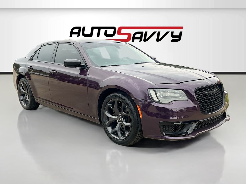 2020 Chrysler 300 Touring's photo