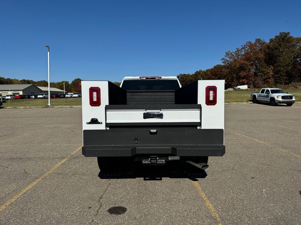 2024 GMC Sierra 2500HD Pro 6