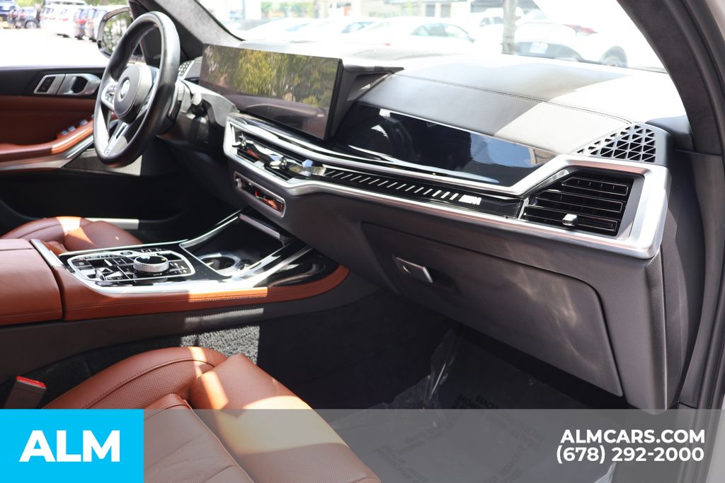Used 2023 White BMW M60i image 33