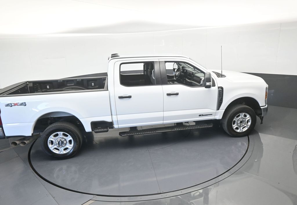 Used 2025 Oxford White Ford XLT image 57