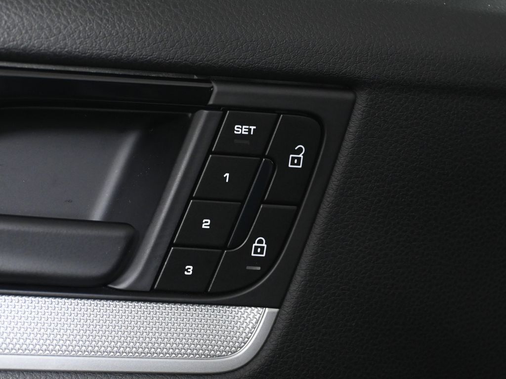 Thumbnail: 2024 Porsche Cayenne - 31