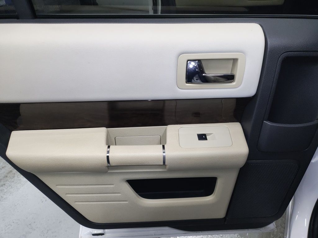 Used 2016 White Ford Limited image 29