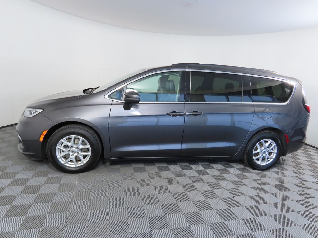 2022 Chrysler Pacifica Touring L 8