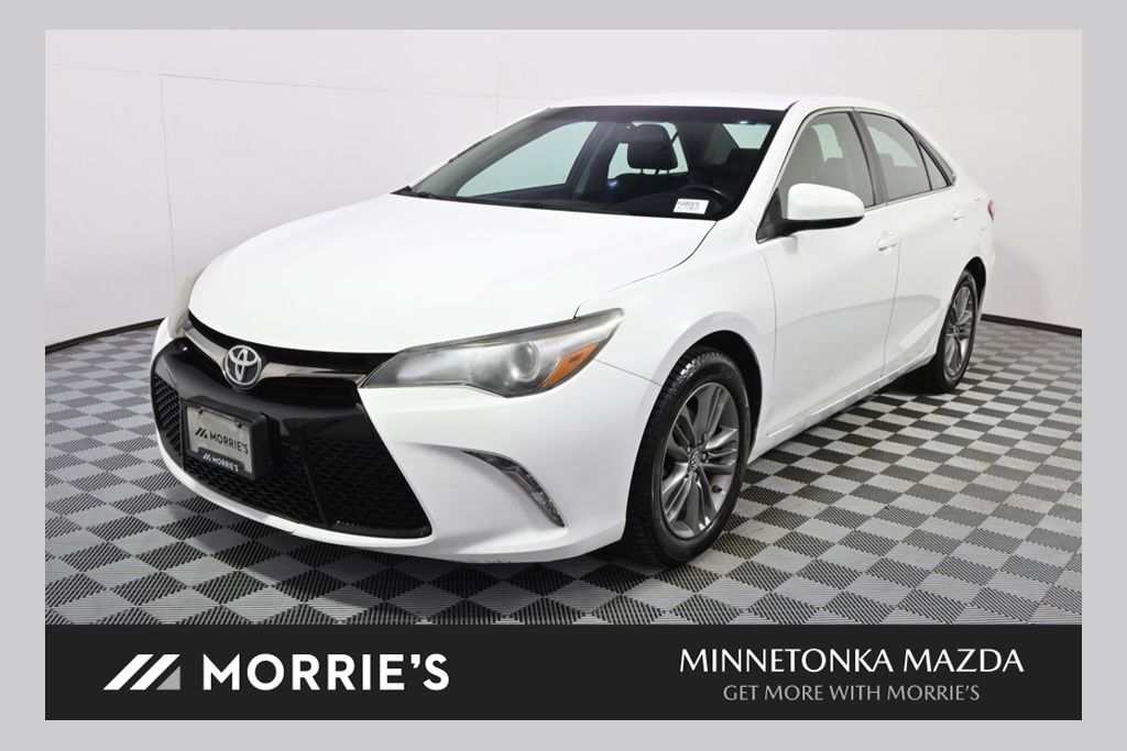 Super White 2015 Toyota Camry SE Sedan Front-Wheel Drive 6-Speed Automatic