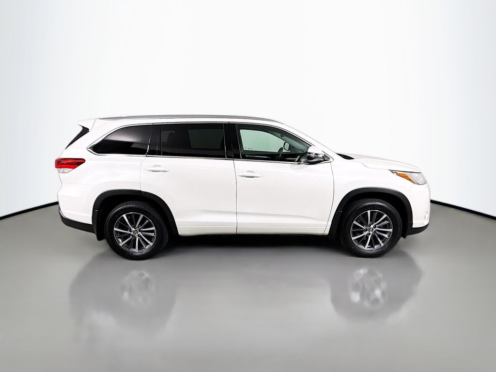 Thumbnail: 2018 Toyota Highlander - 4