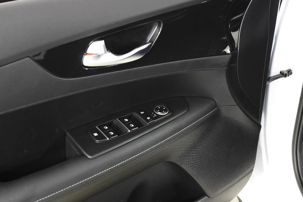 Thumbnail: 2024 Kia Forte - 12