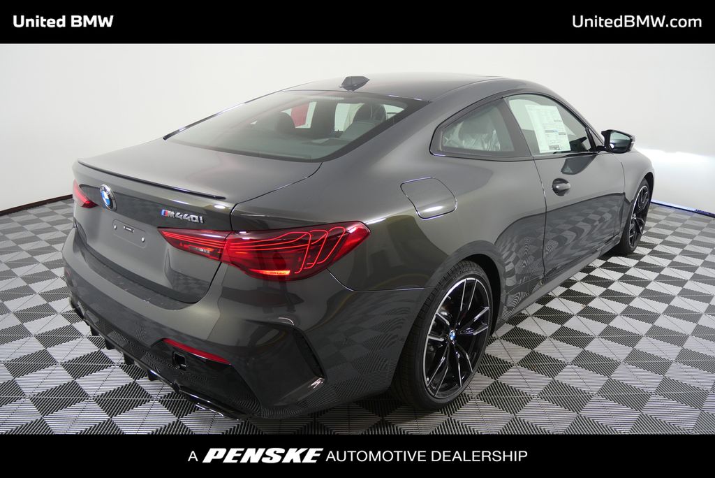 Thumbnail: 2026 BMW 4 Series - 4