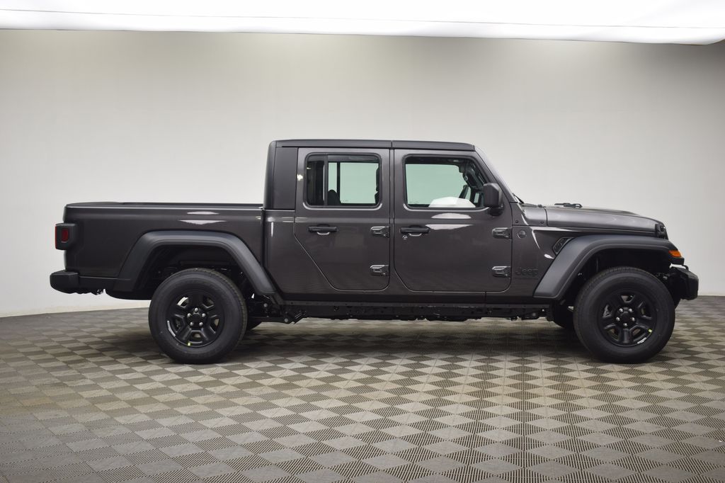 new 2026 Jeep Gladiator car, priced at $40,261