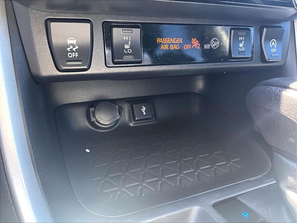 2021 Toyota RAV4 — photo 27
