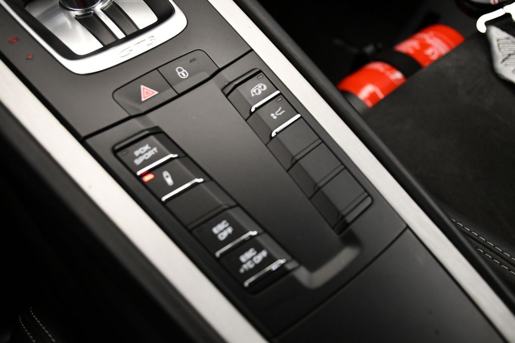 Thumbnail: 2015 Porsche 911 - 26