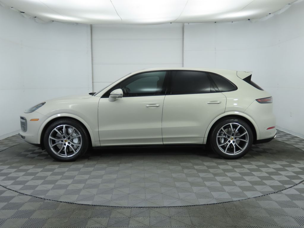 2022 Porsche Cayenne Turbo 2