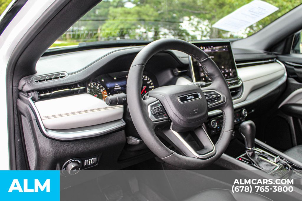 Used 2025 White Jeep Limited image 23