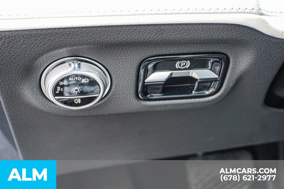 Used 2024 Red Mercedes-Benz 580 image 47