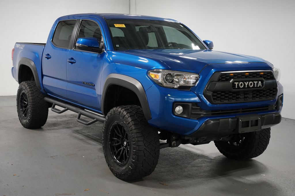 Thumbnail: 2016 Toyota Tacoma - 3