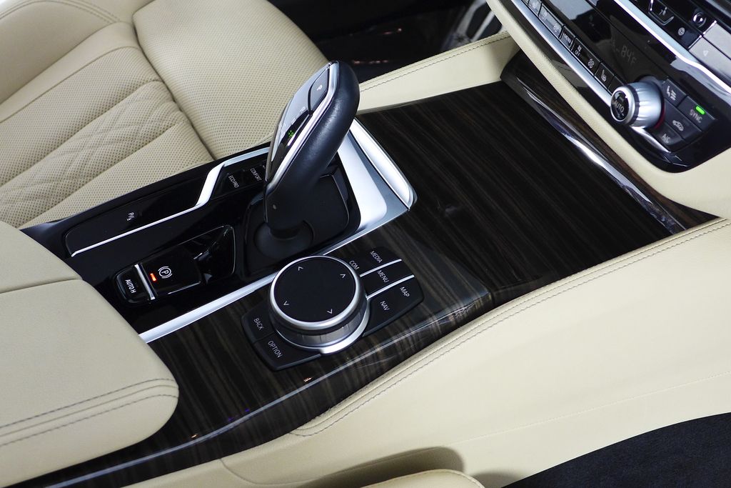 Thumbnail: 2022 BMW 5 Series - 15