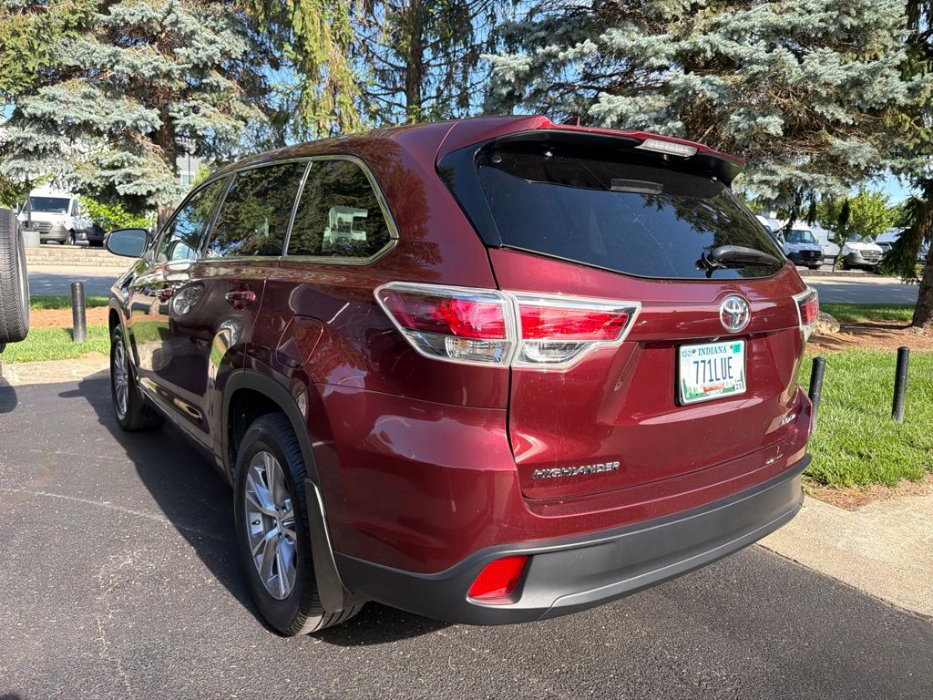 Thumbnail: 2015 Toyota Highlander - 2