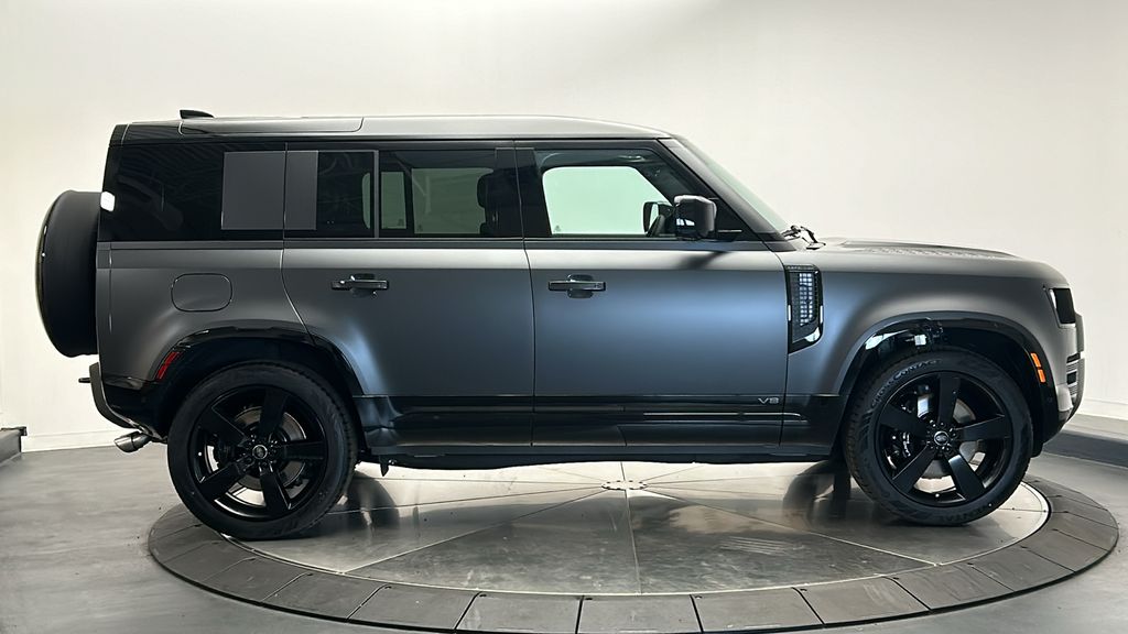 2025 Land Rover Defender 110 6