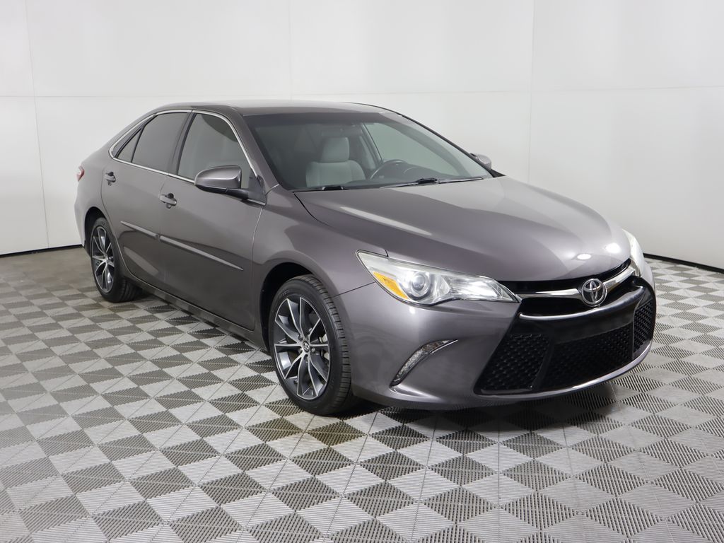 2017 Toyota Camry XSE 3