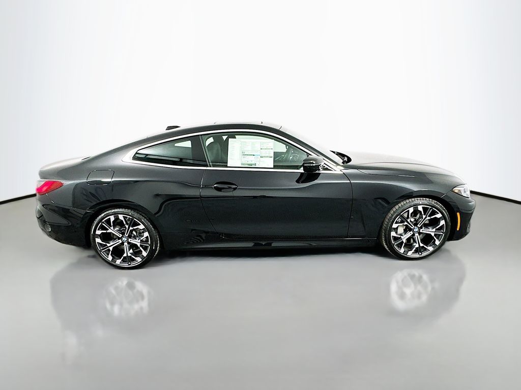 Thumbnail: 2026 BMW 4 Series - 4