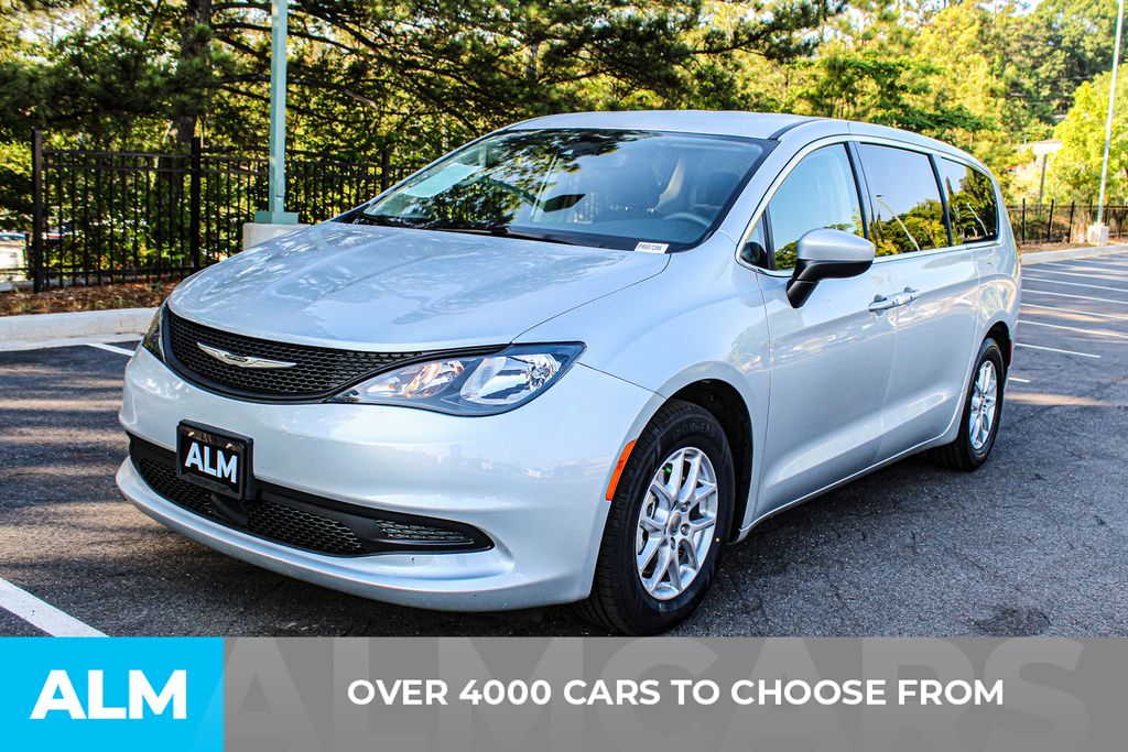 Used 2023 Silver Chrysler LX image 3