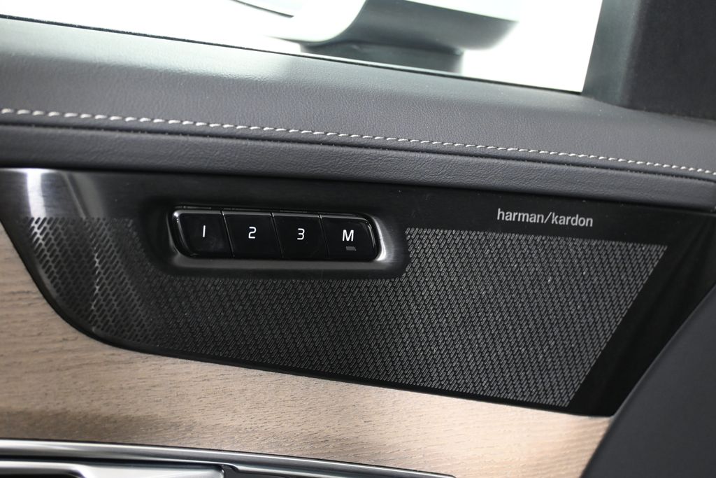 Thumbnail: 2025 Volvo XC90 - 28