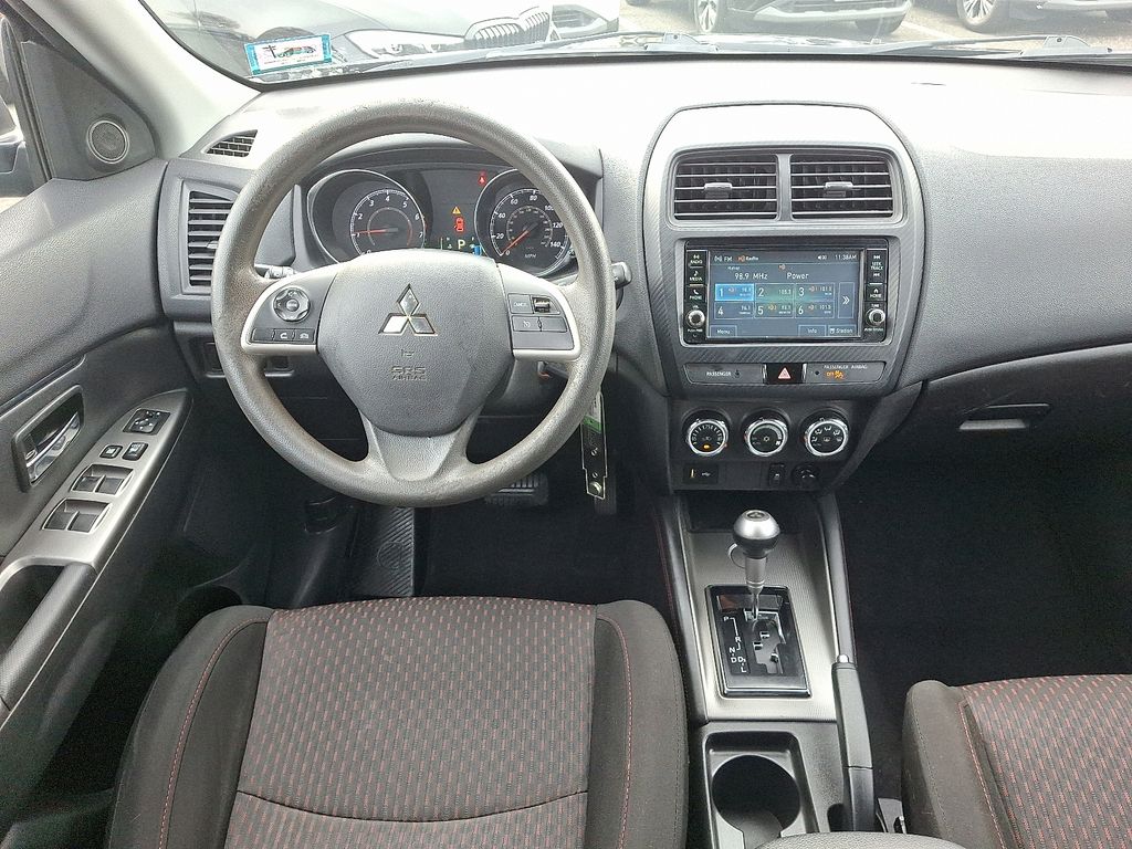 Thumbnail: 2019 Mitsubishi Outlander Sport - 11