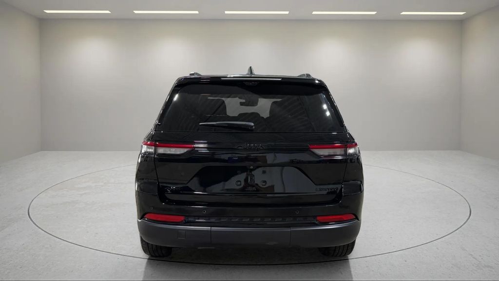 Used 2024 Diamond Black Crystal Pearlcoat Jeep Limited image 6