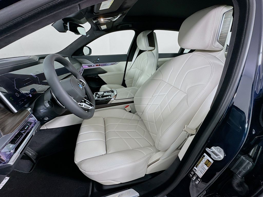 Thumbnail: 2026 BMW 7 Series - 16