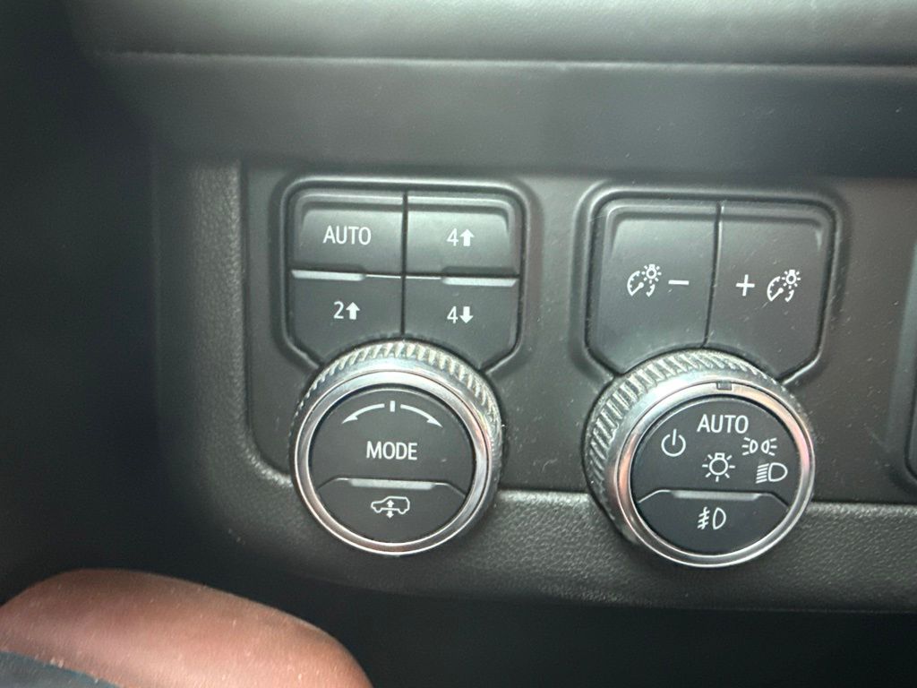 2023 White Frost Tricoat GMC Yukon Denali Ultimate 4X4 SUV