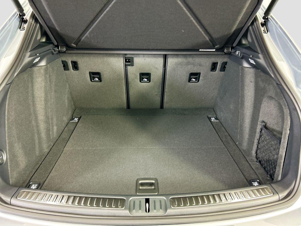 Thumbnail: 2026 Porsche Macan - 29