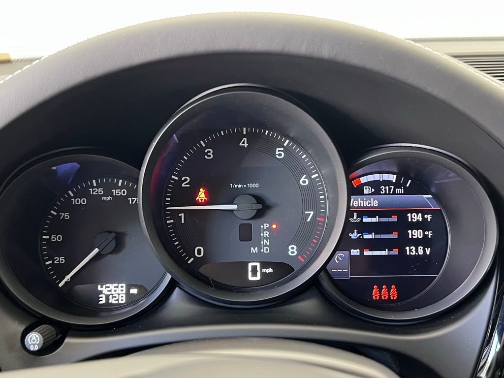 2025 Porsche Macan  10
