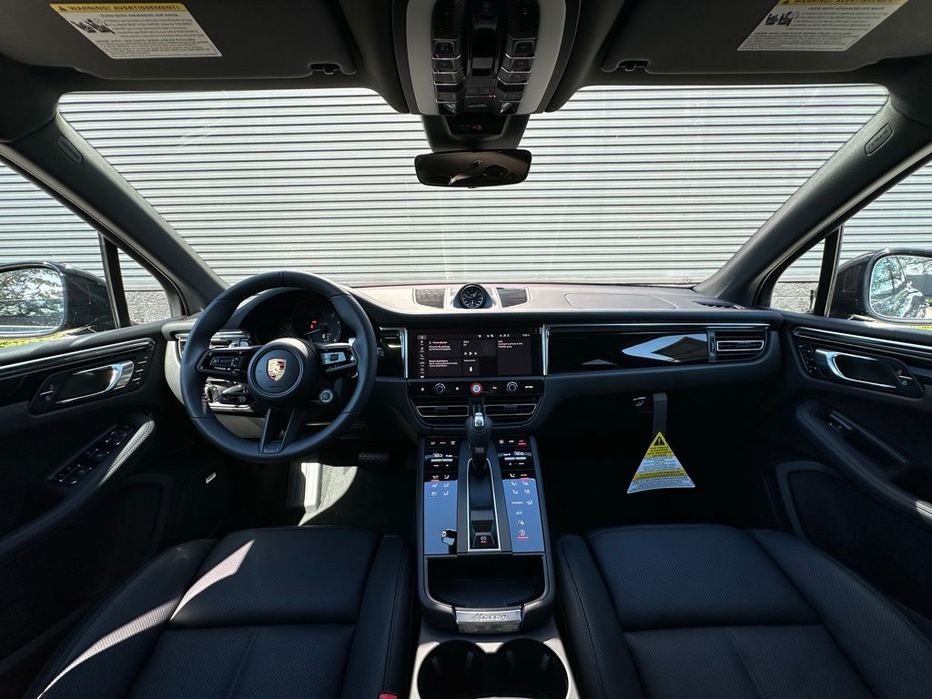 Thumbnail: 2026 Porsche Macan - 6