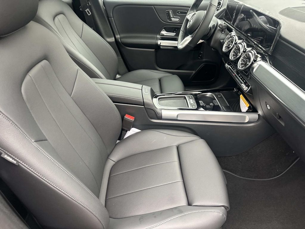 Thumbnail: 2026 Mercedes-Benz GLB - 18