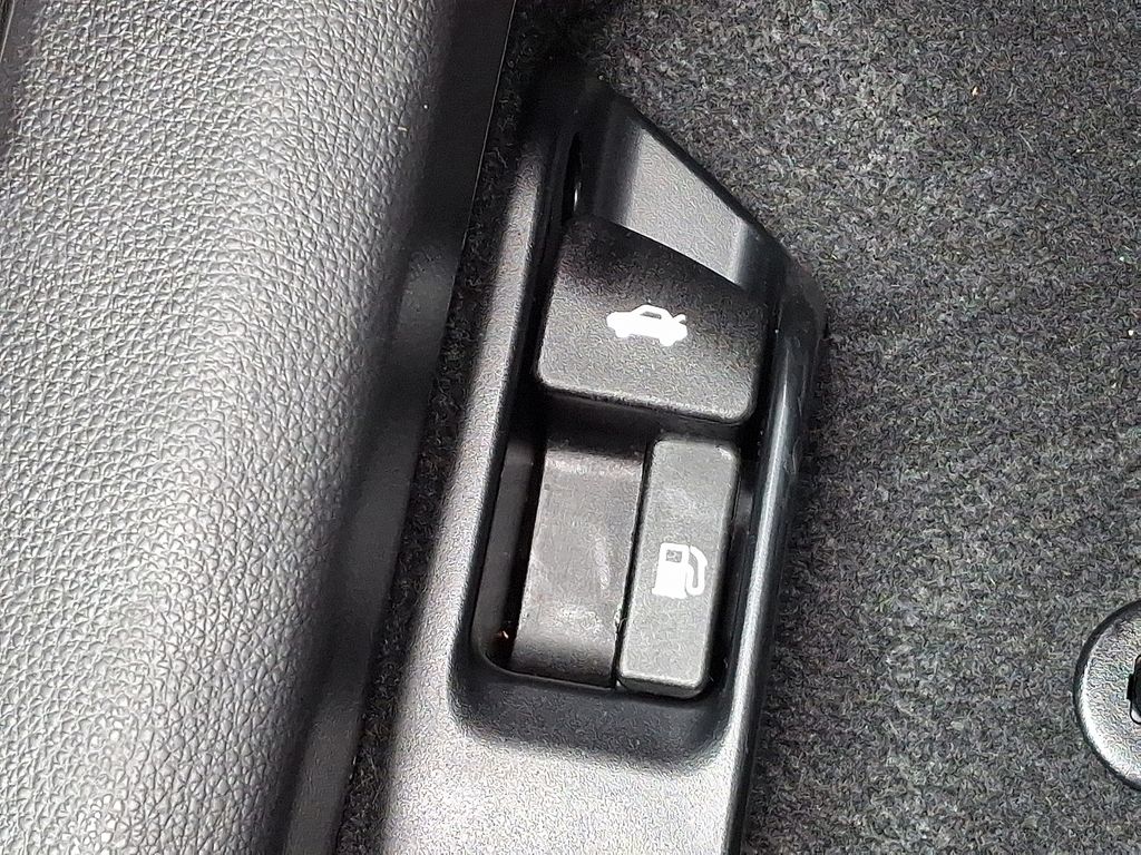 Thumbnail: 2025 Toyota Corolla - 26