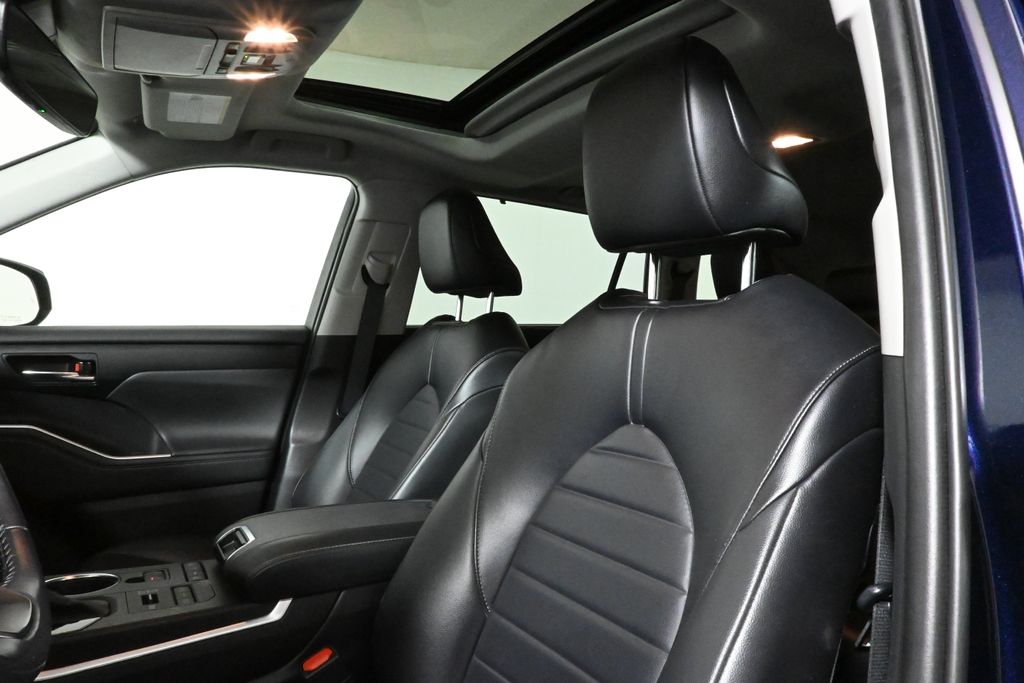 2022 Toyota Highlander XLE 17