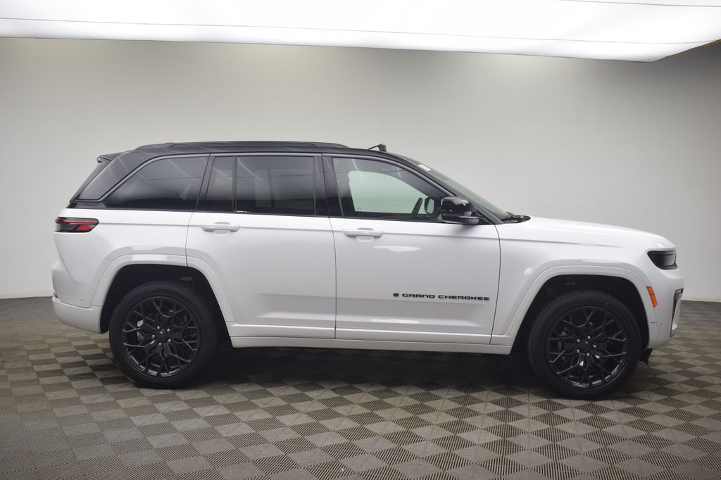 new 2026 Jeep Grand Cherokee car, priced at $61,089