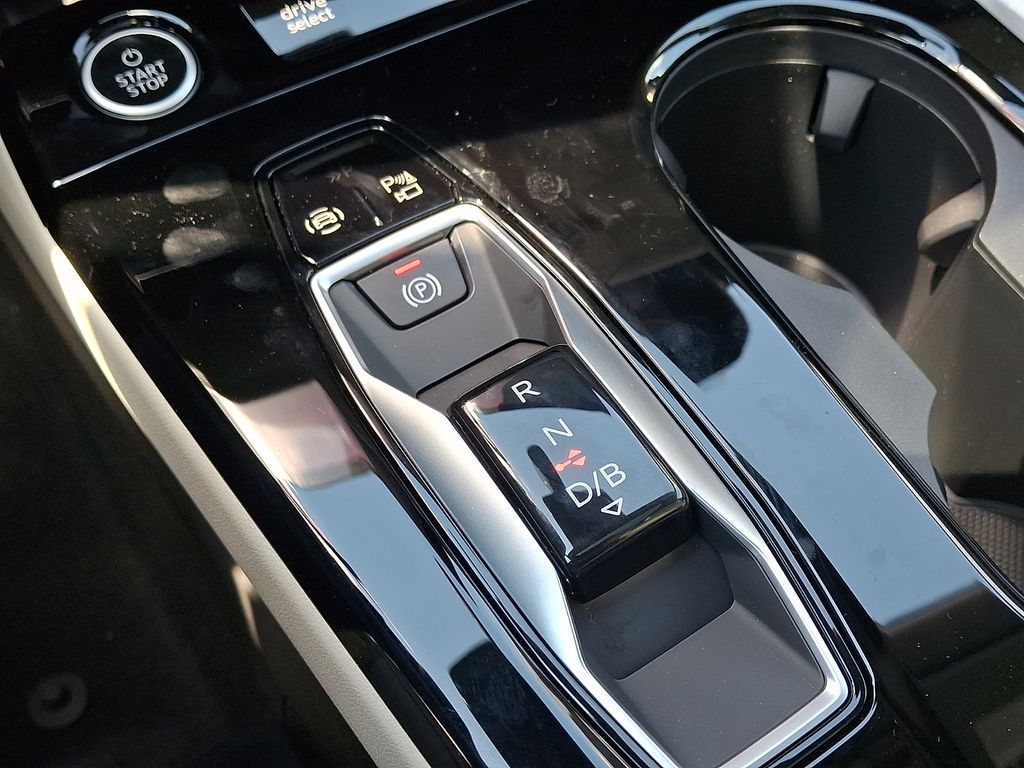 Thumbnail: 2027 Audi Q6 e-tron - 12