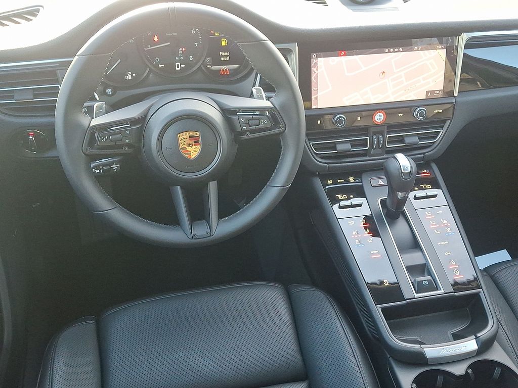 Thumbnail: 2026 Porsche Macan - 15