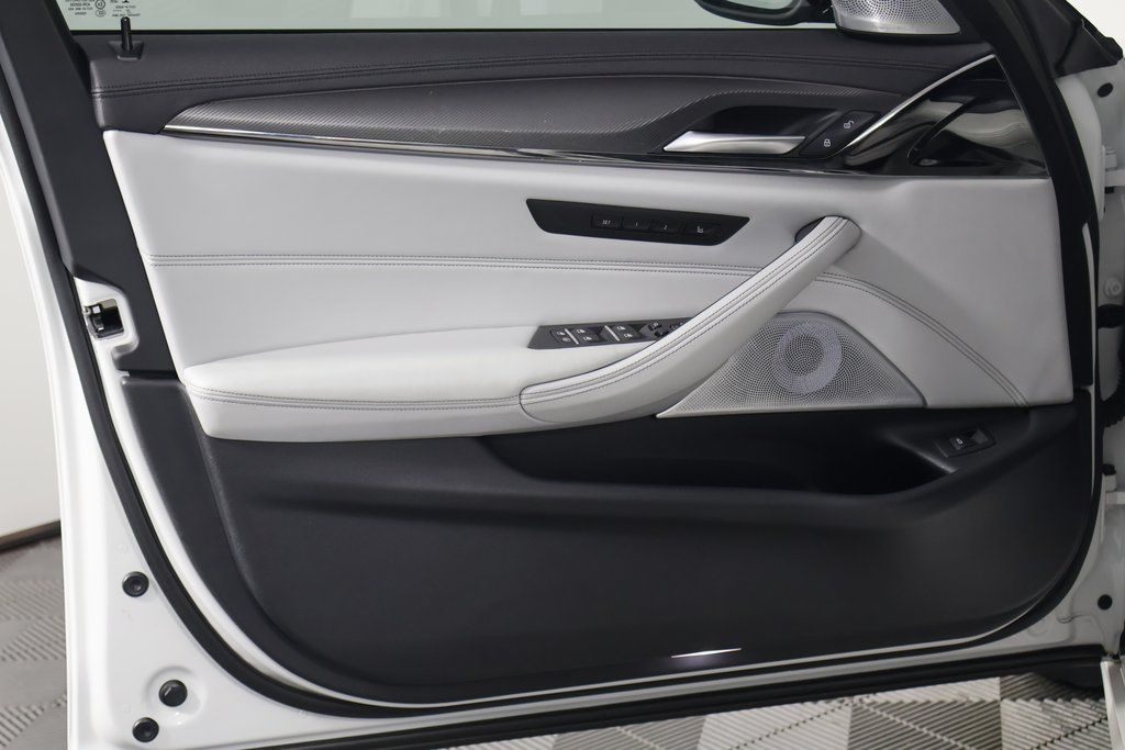 Thumbnail: 2021 BMW M5 - 12